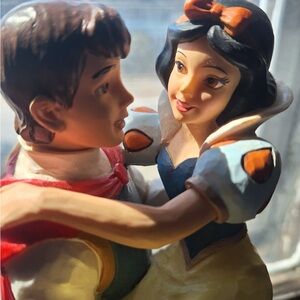 Disney Snow White & Prince Figurine - Happily Ever After